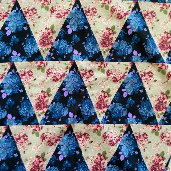 Lularoe 3XL Women’s Classic Tee Shirt - Picture 2 of 4